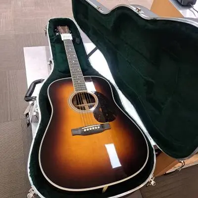 Martin Guitars - D-35 SUNBURST 2